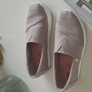 Gray Toms